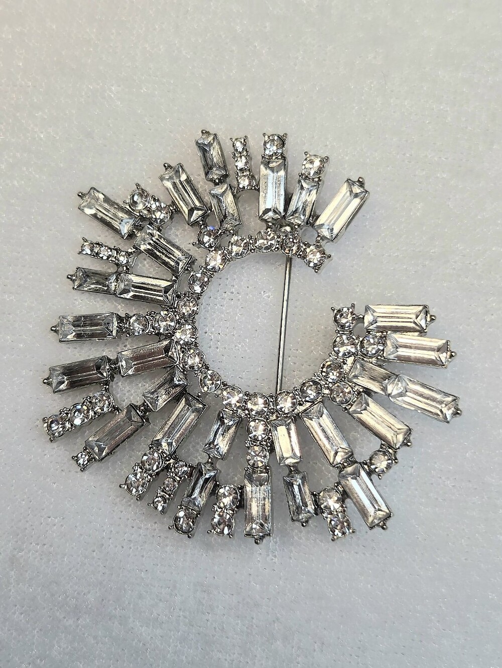 New Vintage-style Rhinestone Open-circle Sunburst Brooch / Pin